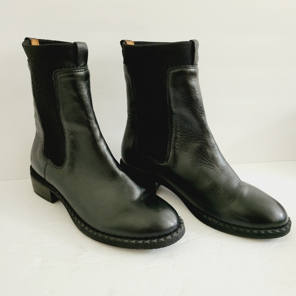 NEW Gentle Souls Bernadette Pull On Chelsea Boots Black Leather Size 8 - Picture 1 of 7
